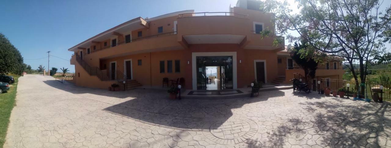 Aparthotel Finiki Plaza Methoni  Exterior foto